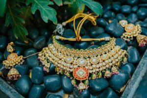 Jewelers Guide to Selecting the Perfect Piece